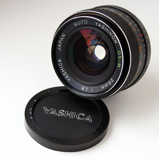 Yashica Yashinon DS-M 28 mm f/ 2.8