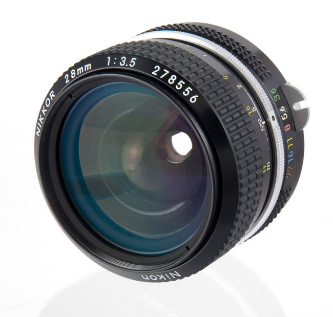 Nikon Nikkor 28 mm f/ 3.5 non-Ai