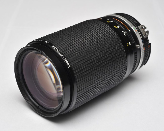 Nikon Nikkor 35-200 mm f/ 3.5-4.5 Ai-S