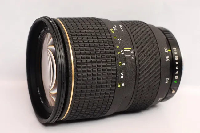 Tokina AF 28-70 mm f/ 2.8 AT-X Pro II