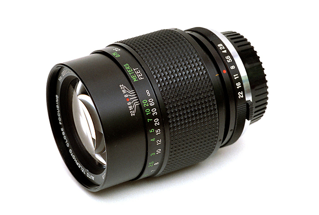 Vivitar 135 mm f/ 2.8 Close Focusing