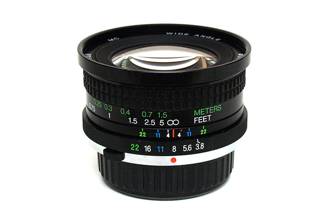 Cosina 20 mm f/ 3.8 MC