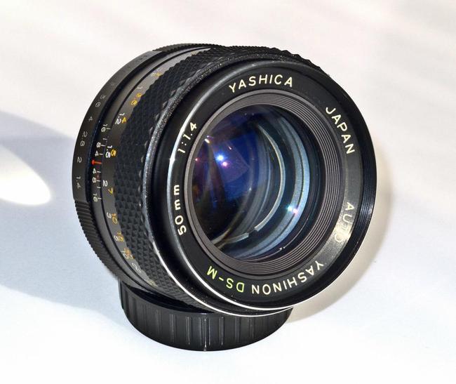 Yashica Yashinon DS-M 50 mm f/ 1.4