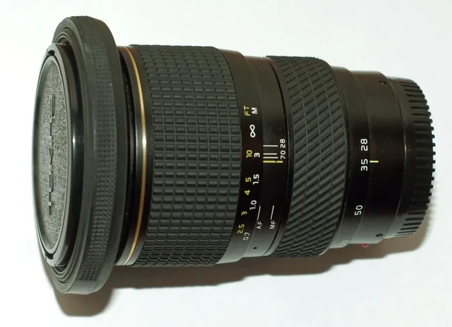 Tokina AF 28-70 mm f/ 2.8 AT-X Pro