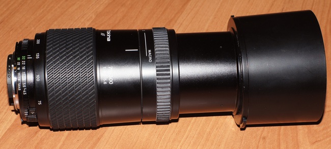 Tokina AF 75-300 mm f/ 4.5-5.6 Macro
