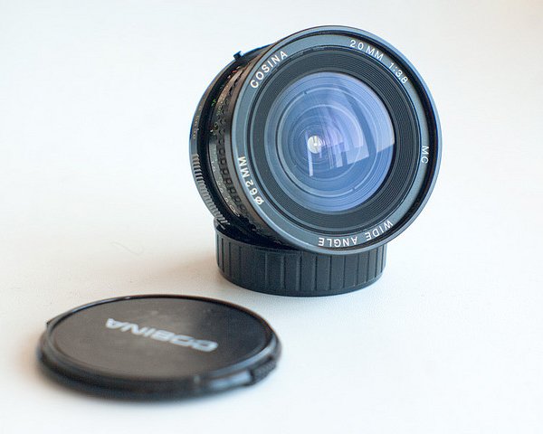 Cosina 20 mm f/ 3.8 MC
