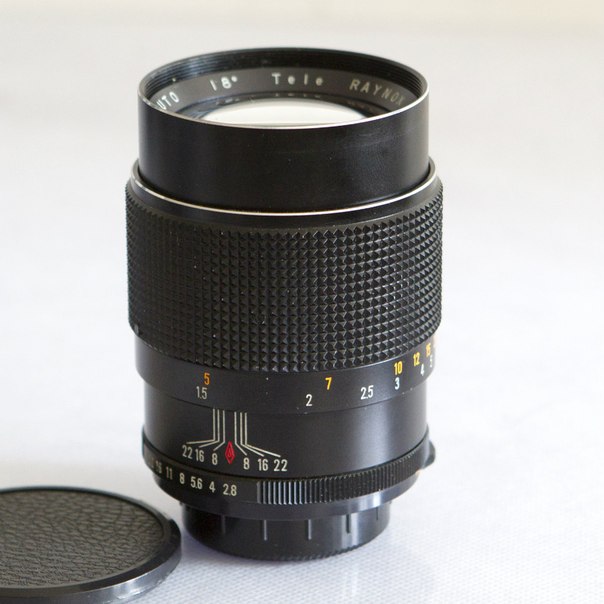 Raynox 135 mm f/ 2.8 tele auto