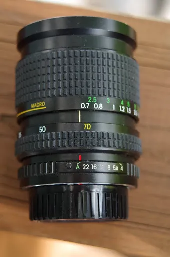 Exakta 28-70 mm f/ 4 MC macro (Cosina)