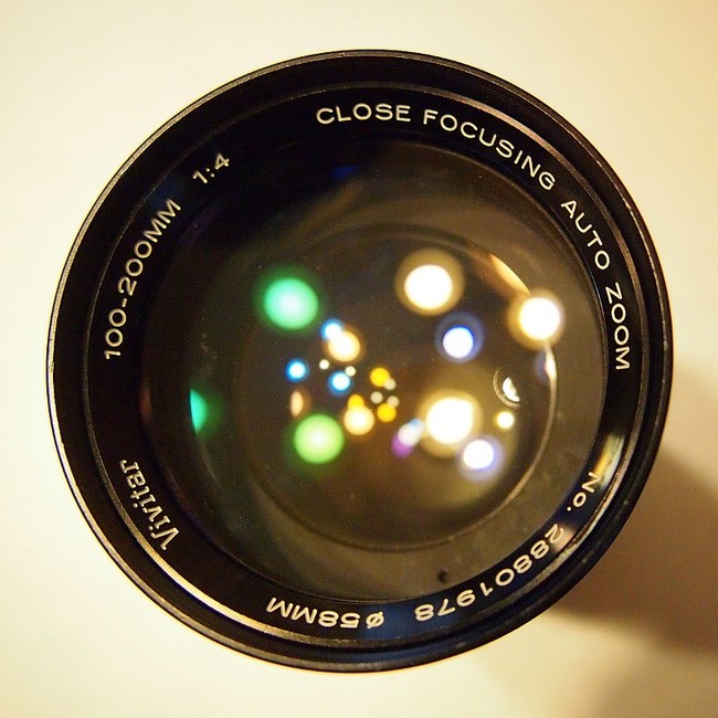 Vivitar 100-200 mm f/ 4 Close focusing auto