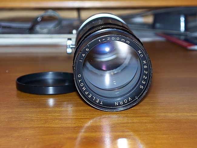 Vorn 200 mm f/ 4.5