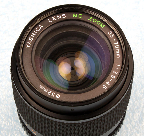 Yashica MC Zoom 35-70 mm f/ 3.5-4.5