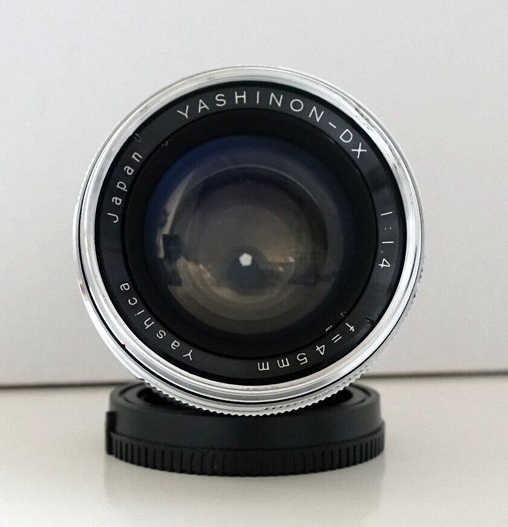 Yashica Yashinon-DX 45 mm f/ 1.4