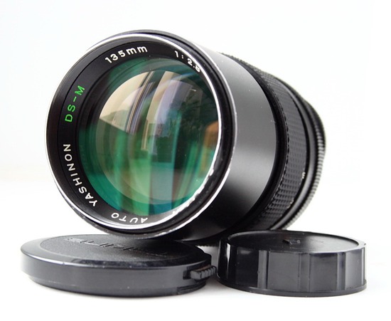 Yashinon DS-M 135 mm f/ 2.8