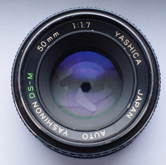 Yashica Yashinon DS-M 50 mm f/ 1.7
